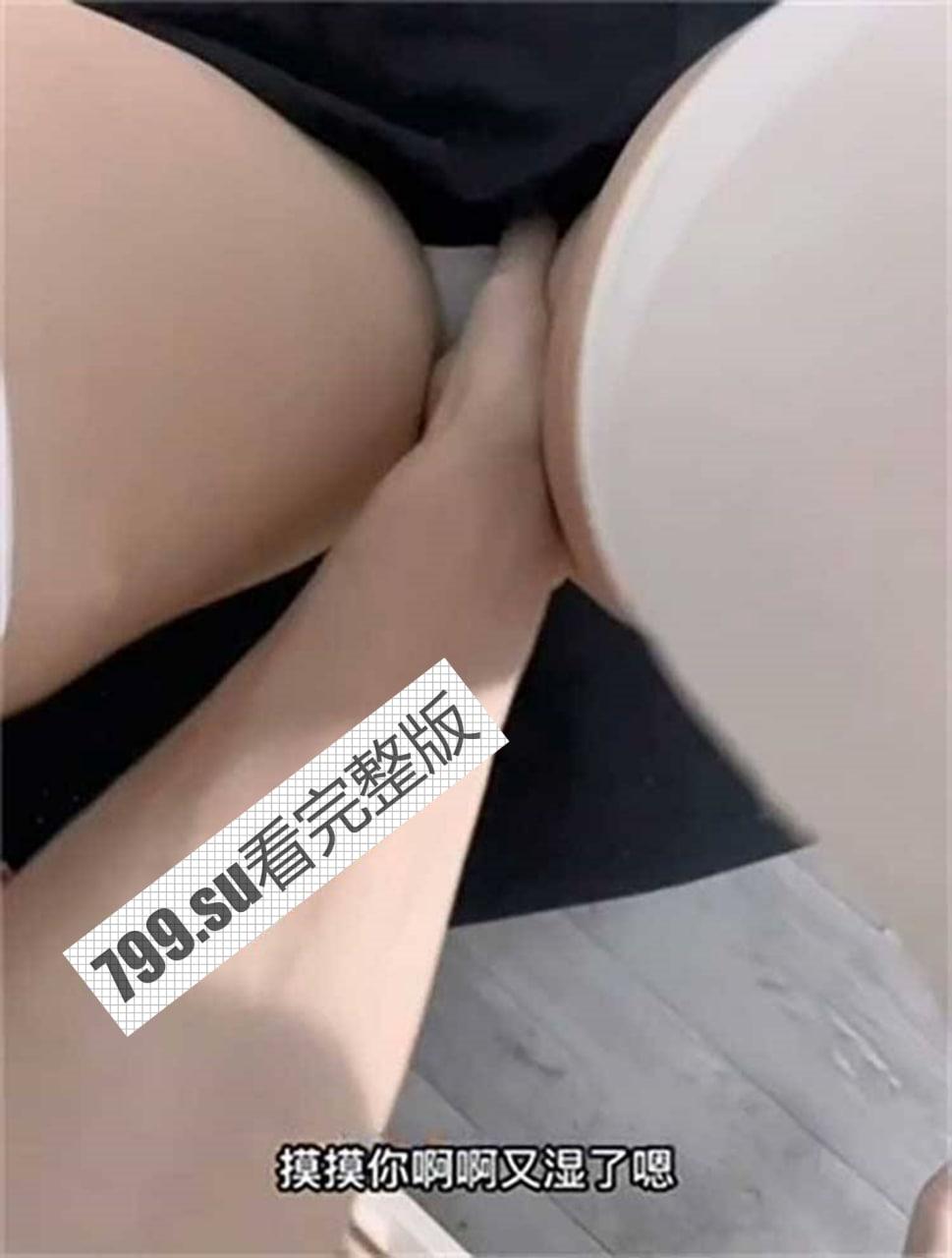 最新封神!乱伦大神迷恋『晓彤表妹』新作 - 彤彤和朋友打电话被我按倒爆操 多体位站炮内射-10