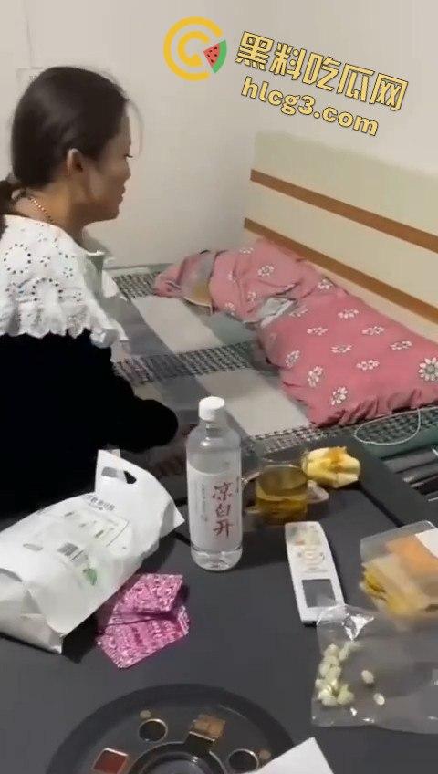 捉奸捉到奸夫淫妇现场!网友发问:为啥不先离婚?-3