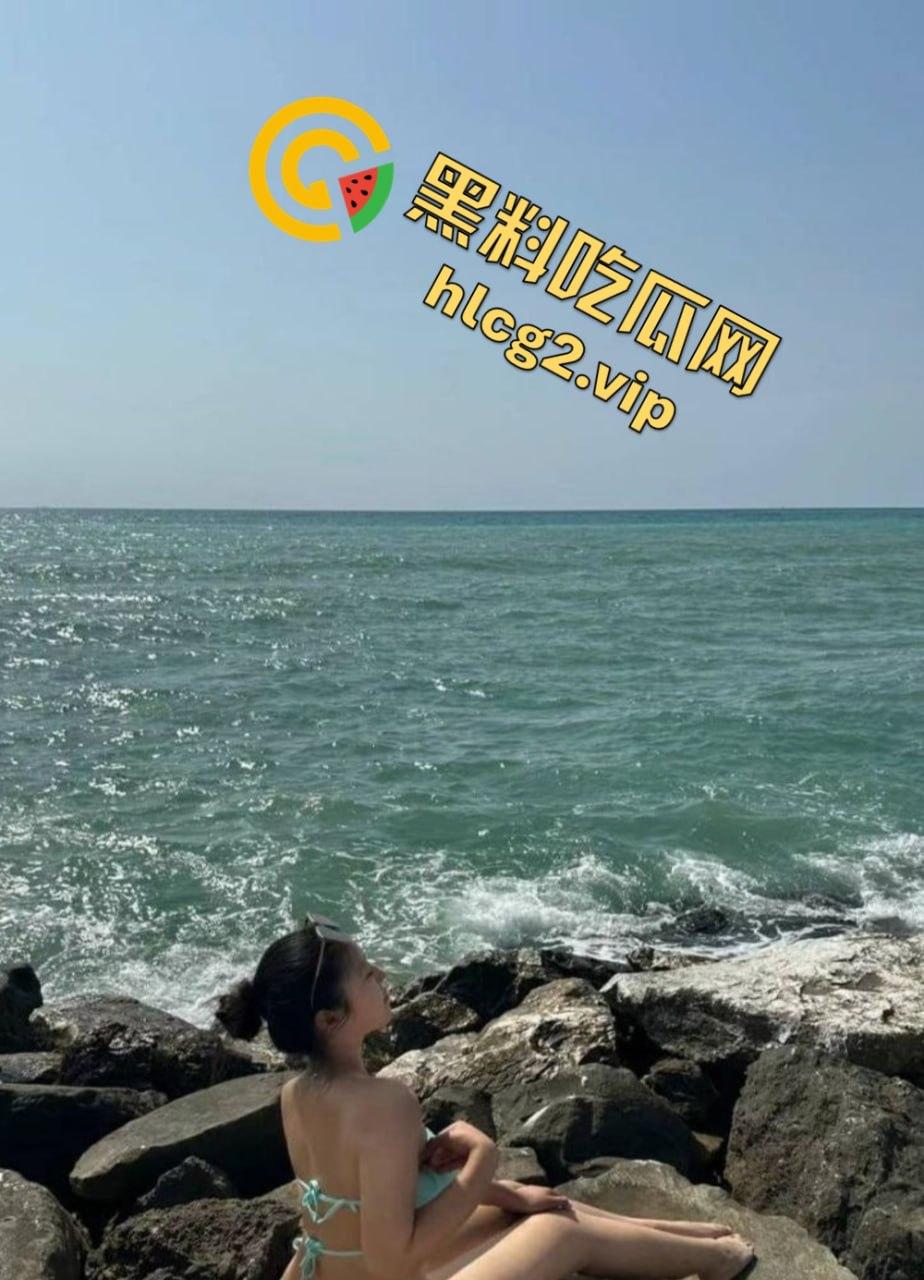 美国华裔黑皮学生妹『唐容蓉』自拍自慰视频泄露！完美身材成为洋爹极品炮架！-2