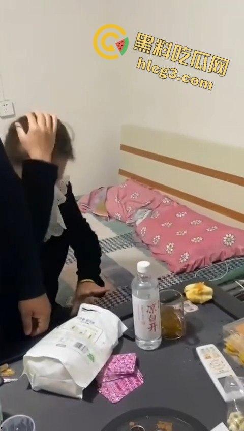 捉奸捉到奸夫淫妇现场!网友发问:为啥不先离婚?-7