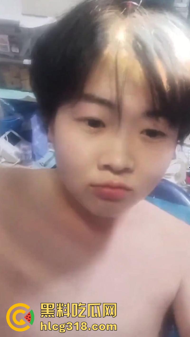 广西猛男刀切小鸡鸡，00后小火竟自己动手割下鸡巴，还给女友口交玩弄，现在都玩这么变态了么！-1