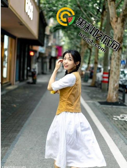 网红美女兔牙蛇蛇 表面上看是清纯美女想不到私底下有如此淫荡的一面 化身魅魔疯狂榨精-1