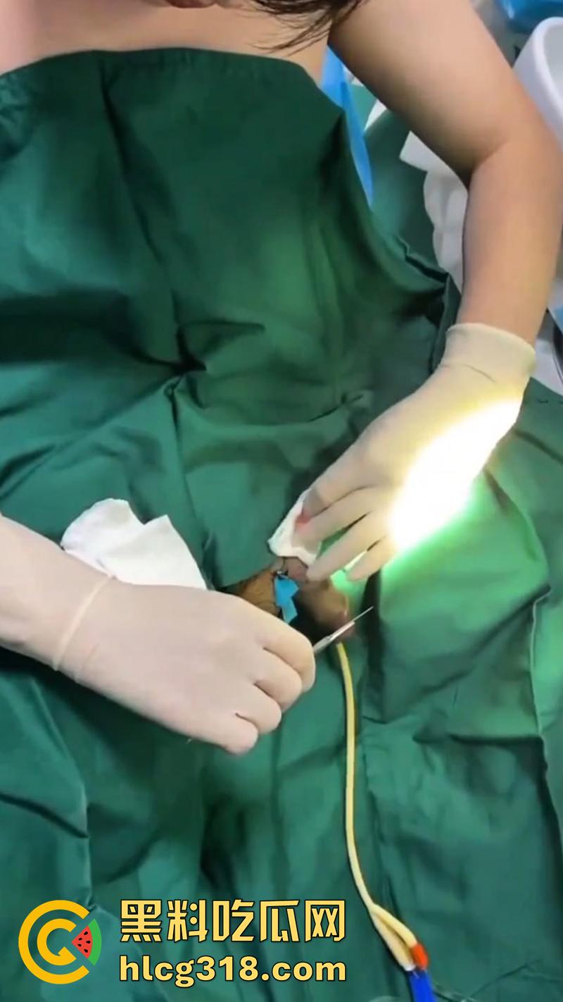 广西猛男刀切小鸡鸡，00后小火竟自己动手割下鸡巴，还给女友口交玩弄，现在都玩这么变态了么！-4