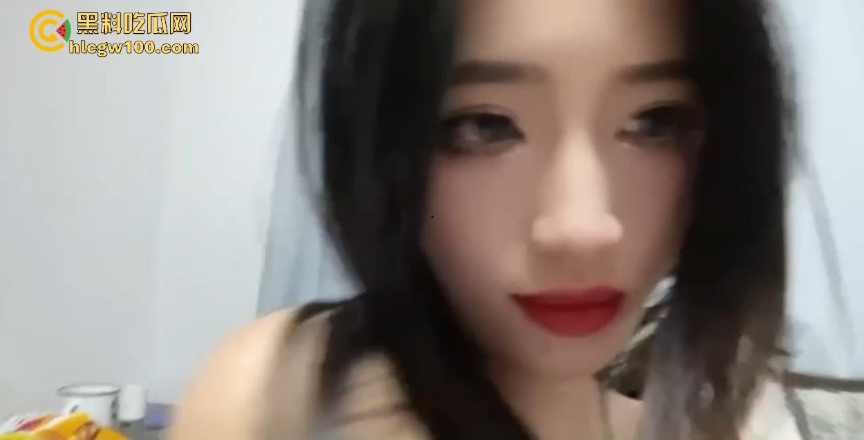 太原职业技术学院【李婉钰】自慰私密视频曝光,穿丝袜抠逼摸奶被异地男友共享兄弟,极品好胸毁在渣男手里!-6