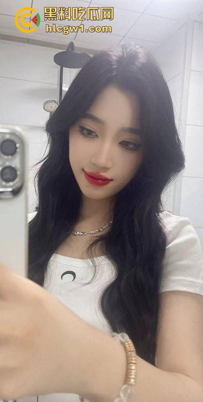 济南艺术学院大三御姐【蒋思】到处撩骚 发骚穴照给别人挂校园墙上还不知悔改！-2