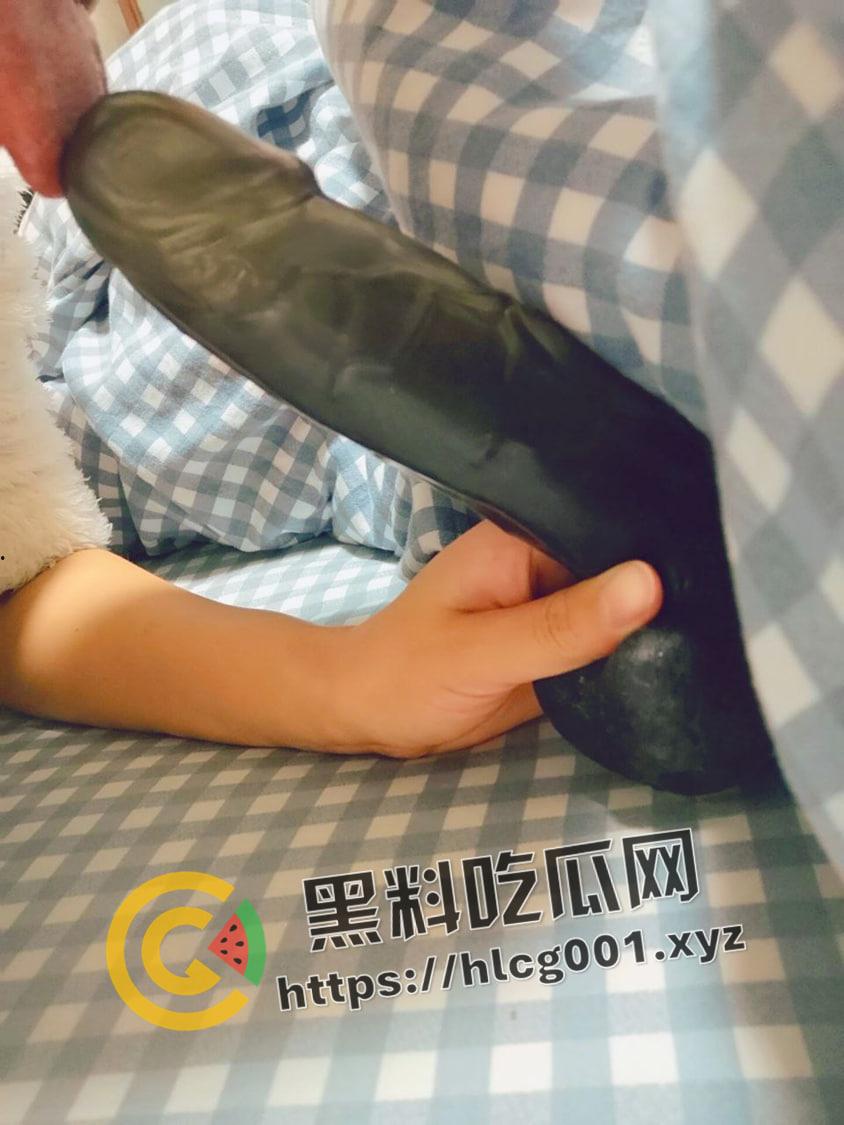 四川成都母狗【杨玉婷】开发日记 从娇嫩小穴到塞得下巨大阳具 把毛刮掉就开干-13