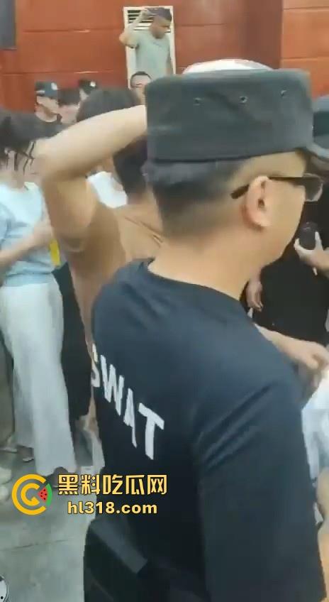 四川江油霸凌事件!持着母亲是公安局副局长就随便霸凌残疾人的孩子?还诱导其父签谅解书,激起民愤!-15