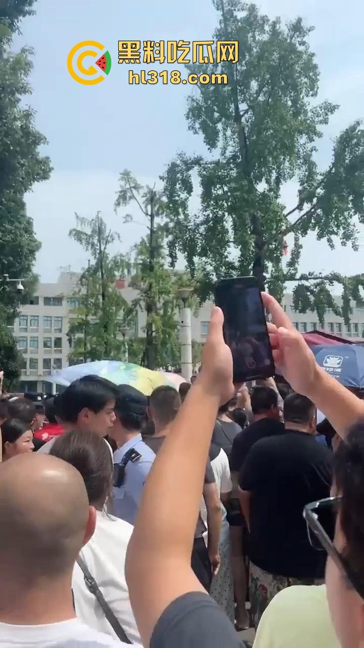 四川江油霸凌事件!持着母亲是公安局副局长就随便霸凌残疾人的孩子?还诱导其父签谅解书,激起民愤!-16