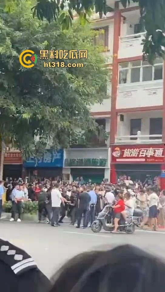 四川江油霸凌事件!持着母亲是公安局副局长就随便霸凌残疾人的孩子?还诱导其父签谅解书,激起民愤!-34